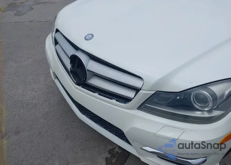 2012 Mercedes-Benz C 250 из США, поврежденный, VIN WDDGJ4HB4CF756706